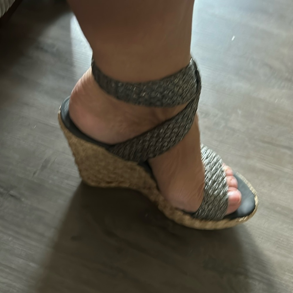Women’s Stewart Wiseman, sandals, with a heel wraps around your ankle